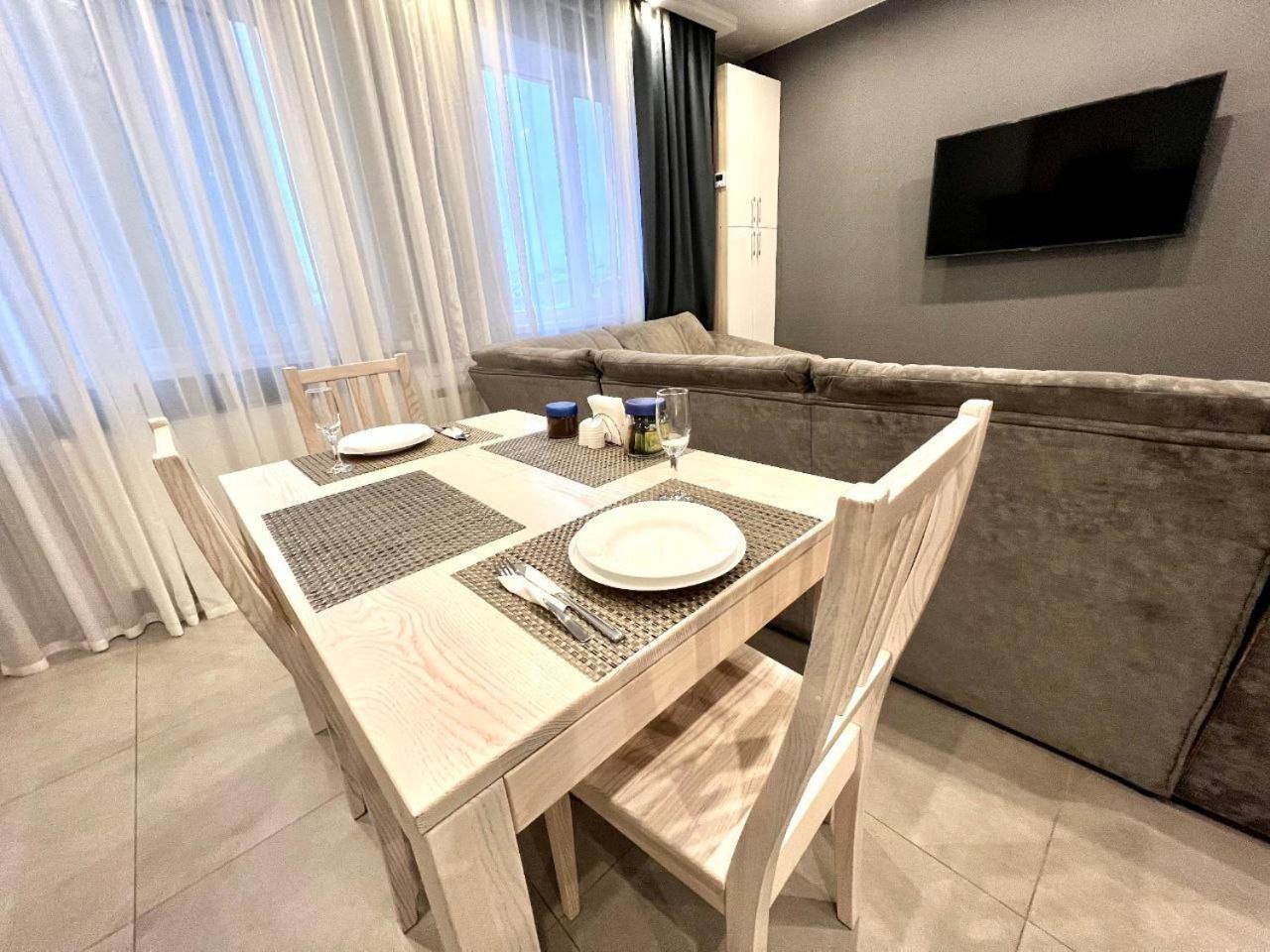 Apartment Apartpoltava: Bright In New Comfort Building *